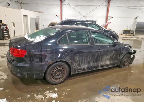 2013 Volkswagen Jetta Base z USA, uszkodzony, nr VIN 3VW2K7AJ2DM367632